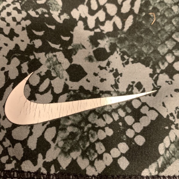 Nike Pro Women’s Snake skin tights - Picture 3 of 6